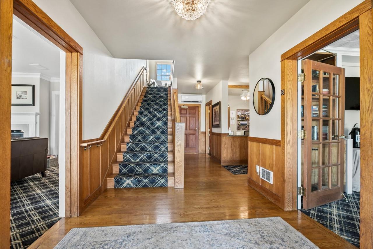 Saratoga Inn لانغلي المظهر الخارجي الصورة
