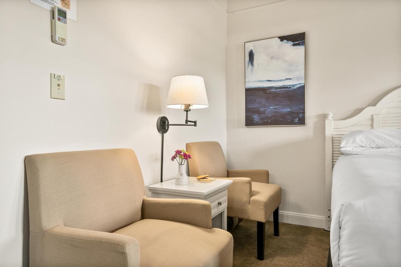 Saratoga Inn لانغلي المظهر الخارجي الصورة