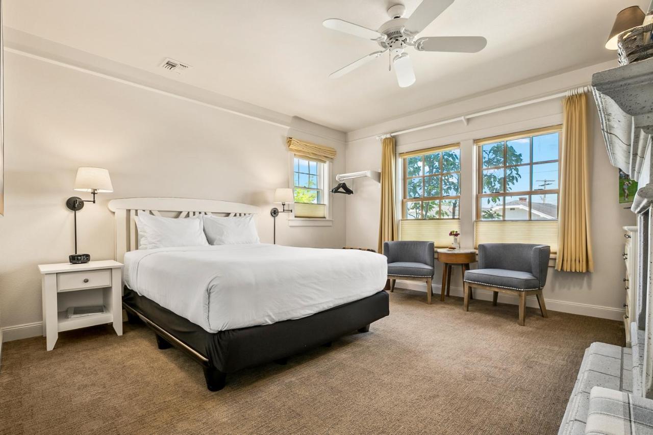 Saratoga Inn لانغلي المظهر الخارجي الصورة