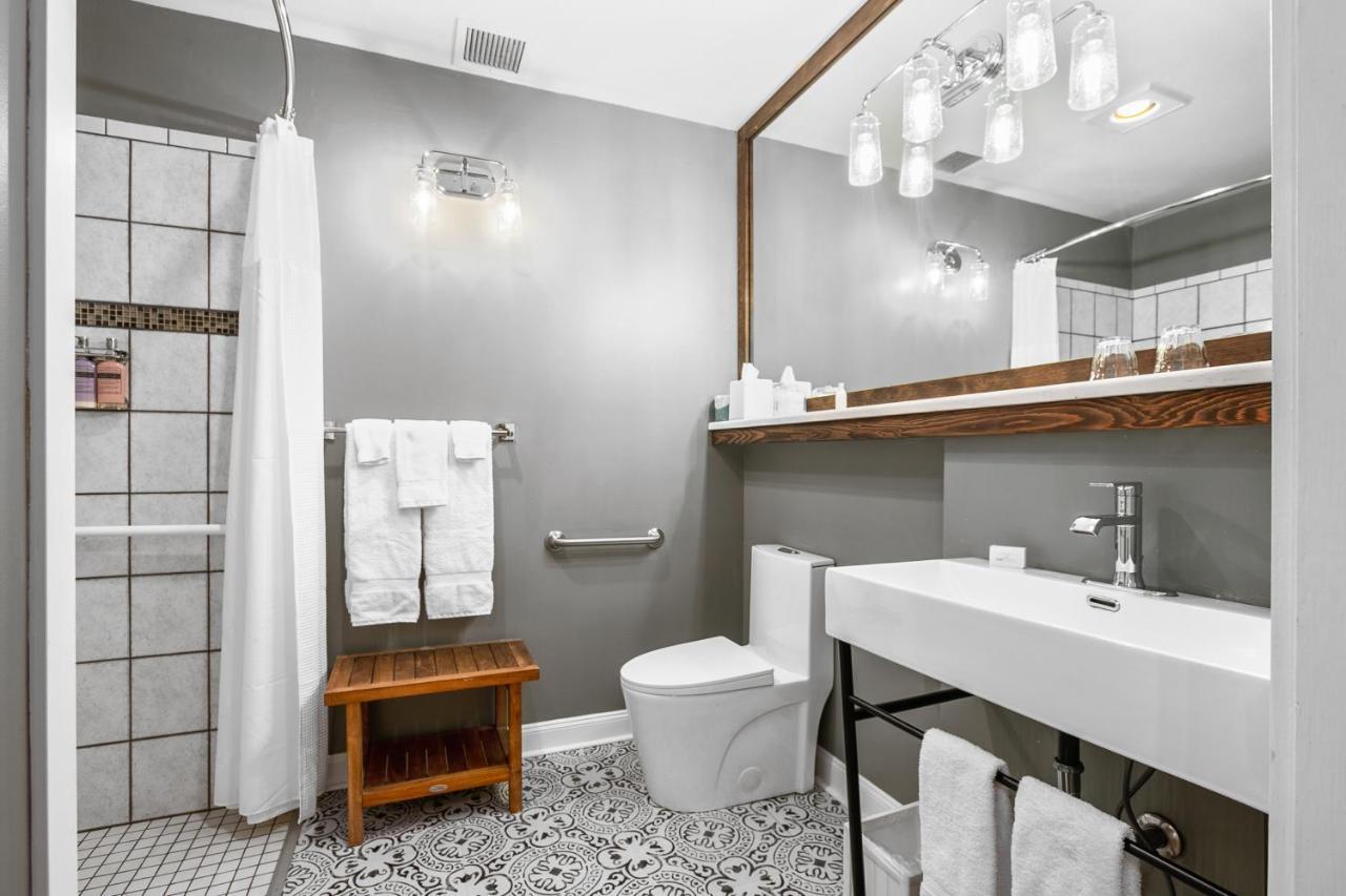 Saratoga Inn لانغلي المظهر الخارجي الصورة